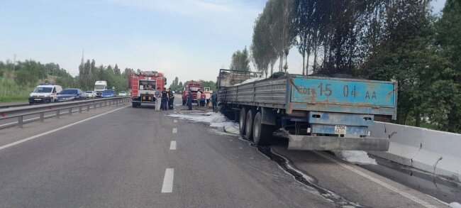 В Ахангаране загорелся грузовой автомобиль «Man»