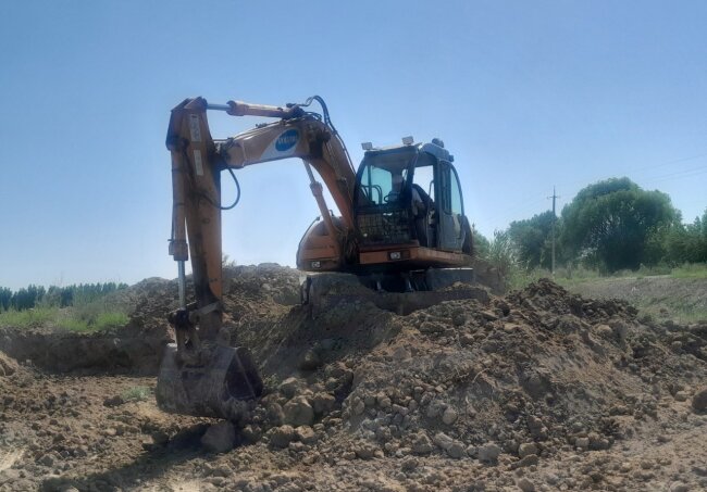 В Фергане водитель экскаватора проводил незаконные раскопки на охраняемой природной территории