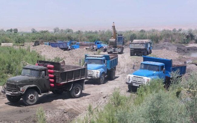 Житель Навои уничтожал реку на территории Самаркандской области