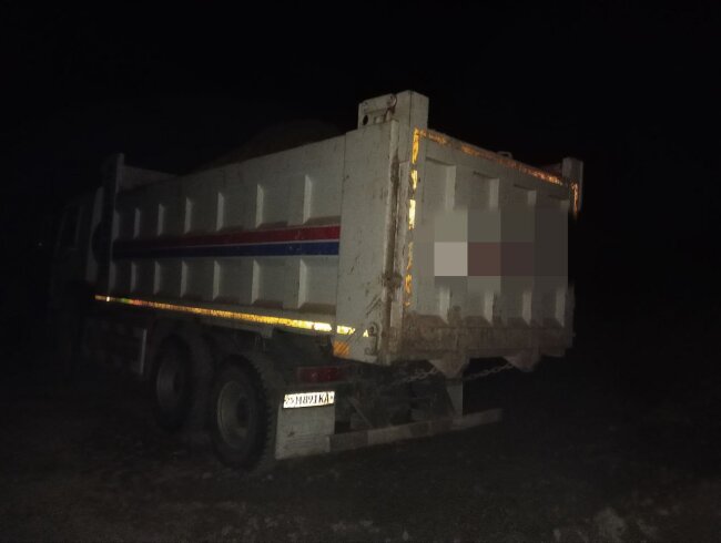 Два злоумышленника незаконно добывали песчано-гравийную смесь в Джизакской области