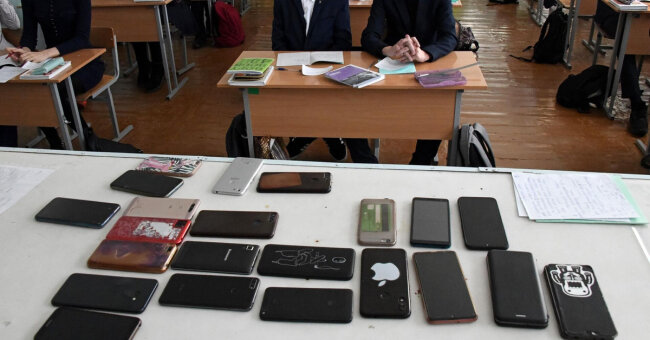 УДШО Ташкента официально подтвердило информацию о проведении проверок телефонов у школьников