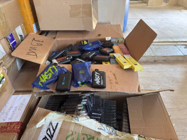 В Кибрае выявили подпольных цех по производству электронных сигарет