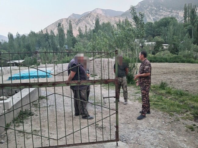 В Фергане производственный цех сливал отходы в сай