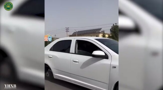 Блогер из Кашкадарьи проехался на своём автомобиле без одного колеса и был наказан