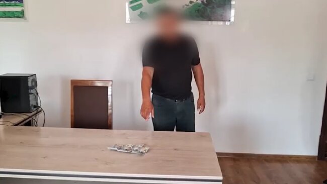 В Каракульском районе мужчина дал взятку следователю