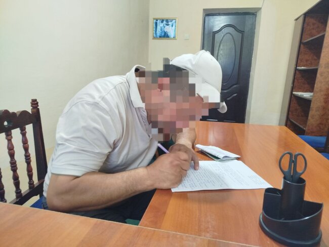 Сотрудник дехканского рынка в Кашкадарье по ночам сливал отходы в канал