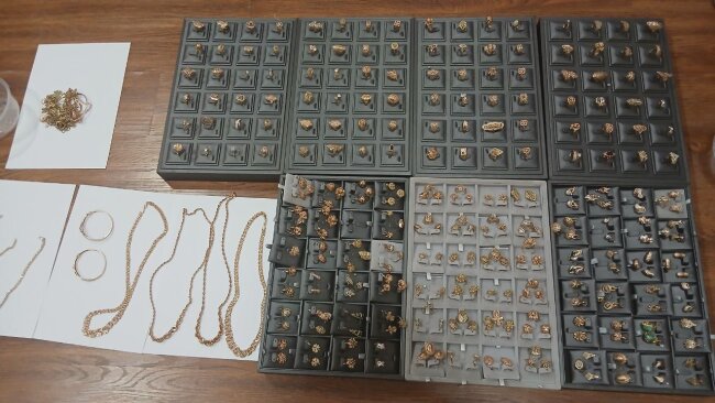 Житель Хорезма незаконно торговал золотыми украшениями