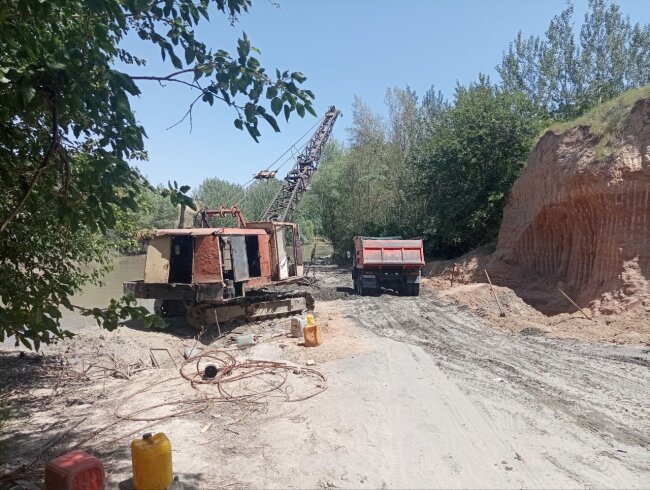 В Самарканде мужчина наказан за незаконную добычу чёрного песка