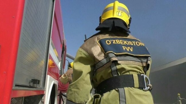 В промзоне Ташкентского района произошёл пожар