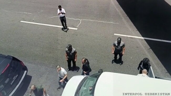 Из ОАЭ в Узбекистан доставили 12 разыскиваемых преступников