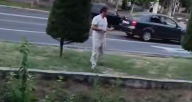 В Ташкенте мужчина убивал птиц, которые прилетели попить воды из канала