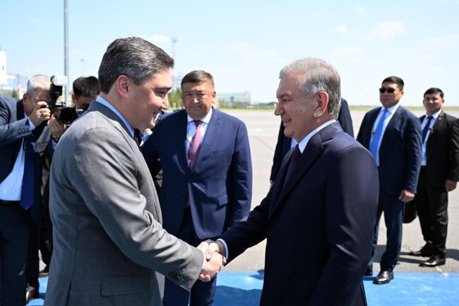 Шавкат Мирзиёев прибыл в Астану