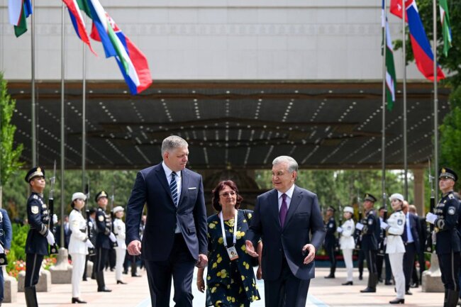 В Ташкенте прошла официальная церемония встречи Роберта Фицо и Шавката Мирзиёева