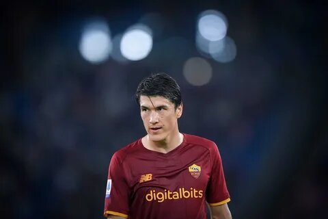 Ещё один футбольный клуб вступил в борьбу за Элдора Шомуродова