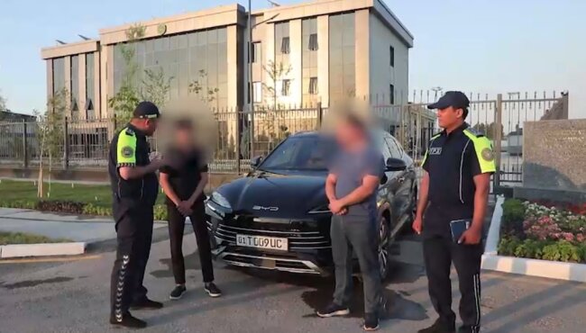 В Ангрене 16-летний подросток проехался за рулём автомобиля на скорости более 150км/ч