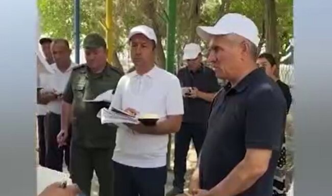 «Снесите вместе с людьми и закопайте их»: Узбекистанцы в ярости от слов хокима Бухарской области