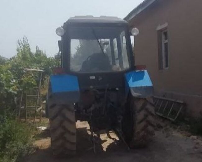 Фермер из Джизакской области пытался спрятать свой трактор от сотрудников БПИ