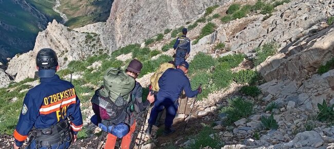 Двое туристов заблудились в горах Большого Чимгана