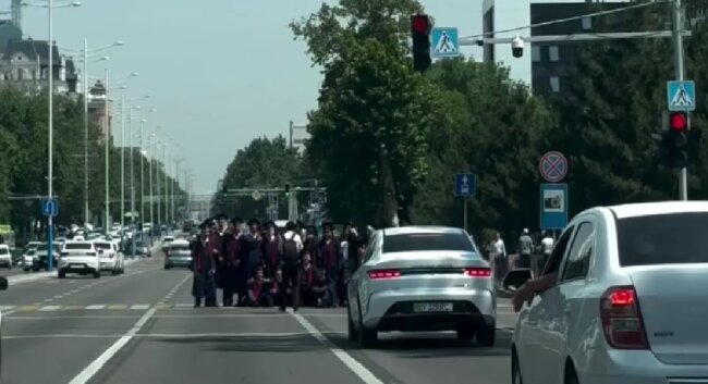 В Ташкенте выпускники университета отпраздновали выпускной оформлением административного протокола