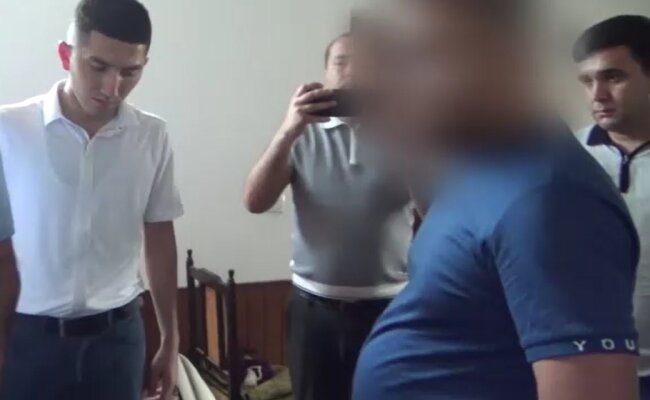 Житель Бухары задержан при передаче взятки сотруднику ДПС