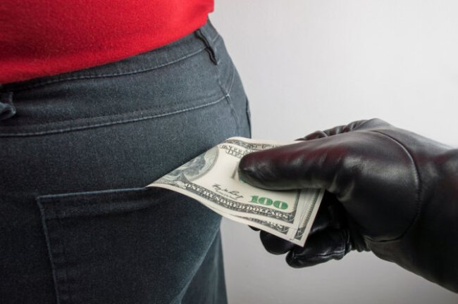 В Бухарской области 21-летний племянник украл деньги из дома своего родного дяди