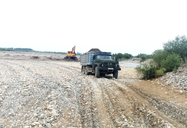 Водитель экскаватора из Намангана заплатит крупный штраф за вред окружающей среде