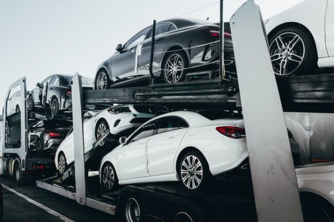 За первое полугодие в Узбекистан импортировали автомобилей на 422 млн долларов США