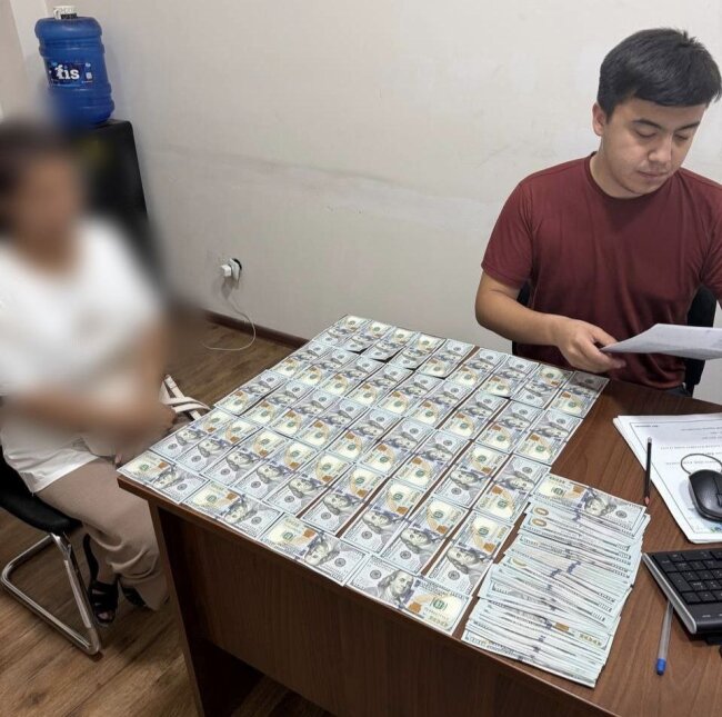 В Бухаре мужчина выплатил алименты на своего ребёнка в долларах, до достижения его 18-летнего возраста