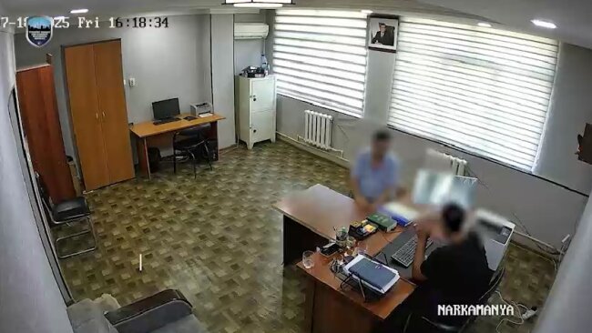 В Учтепинском районе наркоторговец дал взятку оперативному сотруднику органов внутренних дел