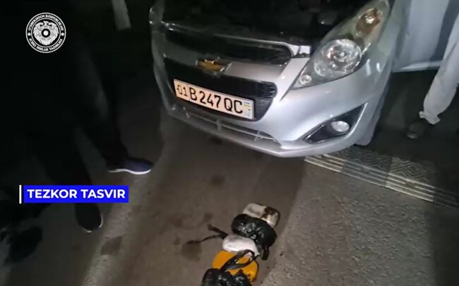 В Ташкенте водитель автомобиля «Spark» спрятал под капотом 5кг наркотиков