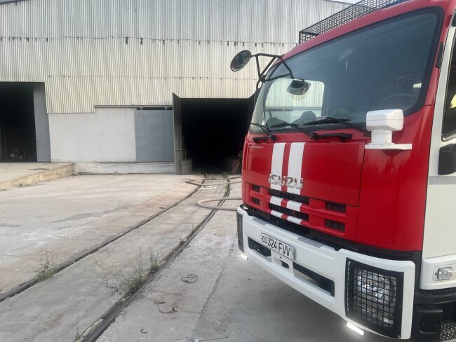 В Алмазарском районе пожарные выявили возгорание на предприятии при помощи камеры видеонаблюдения