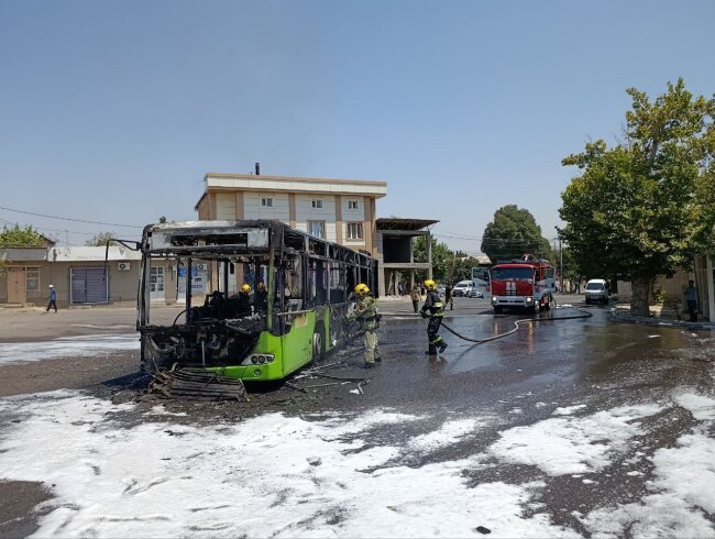 В Ташкенте практически полностью сгорел пассажирский автобус