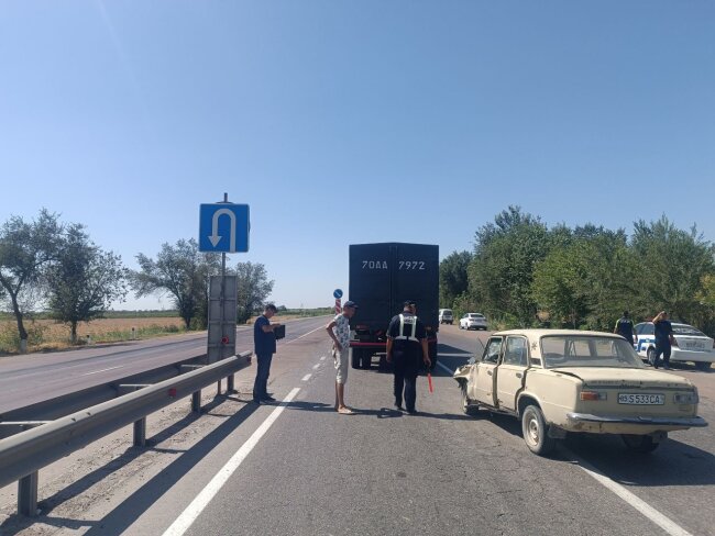 В Сырдарье «ВАЗ-2101» столкнулся с Камазом