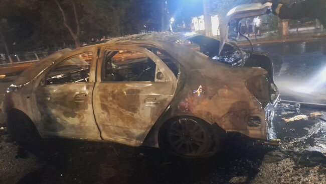 В Ташкенте четверо граждан получили ожоги из-за возгорания автомобиля «Cobalt»