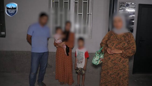 В Ташкенте мужчина привозил свою жену и детей на перекрёсток, чтобы они занимались попрошайничеством