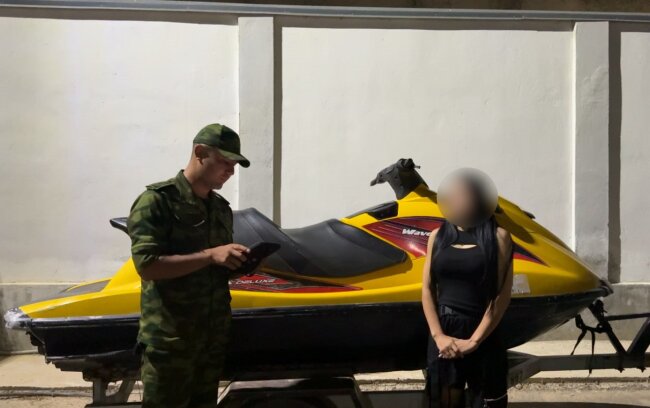 В Узбекистане наказали девушку, которая выполняла опасные манёвры за рулём гидроцикла