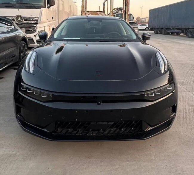 В Андижане на онлайн-аукцион выставили автомобиль «ZEEKR 001», принадлежащий должнику