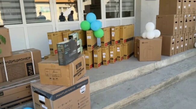 15 школ Сырдарьи получили компьютеры