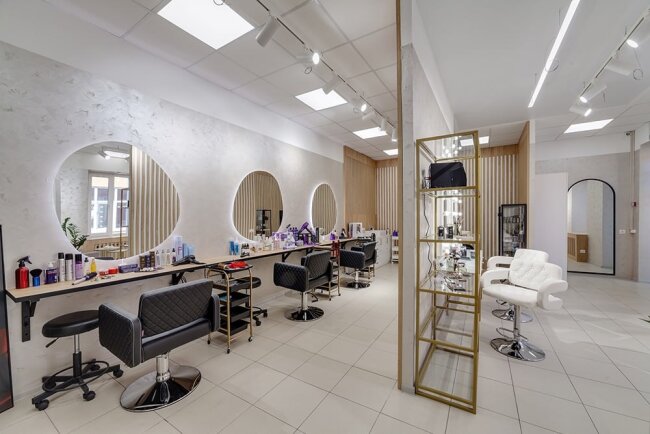 Объём услуг парикмахерских и салонов красоты в Узбекистане достиг 7 трлн сумов