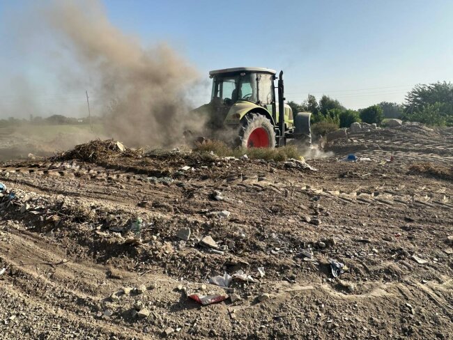 В Самаркандской области мужчина захламил берег водоёма строительным мусором