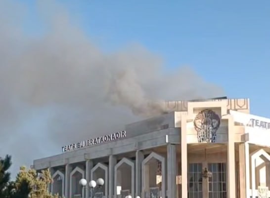В Гулистане загорелось здание театра