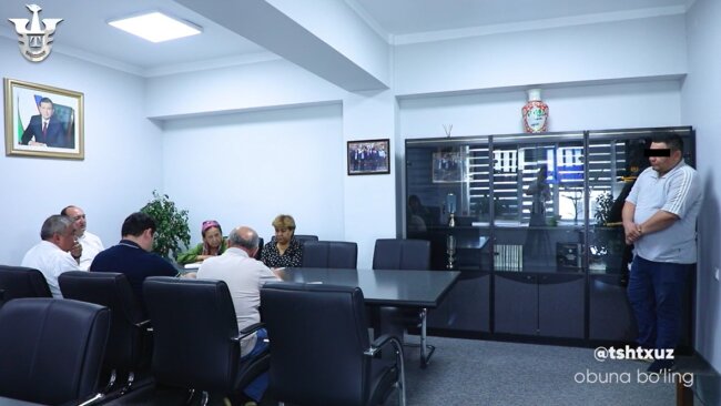 В Ташкенте уволен водитель автобуса, который зажал дверьми выходящих пассажиров