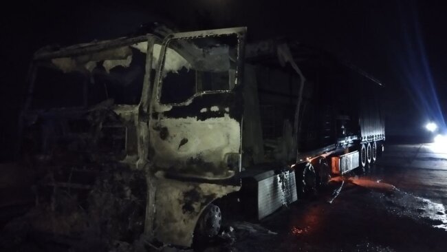 В Сырдарье полностью сгорел грузовик