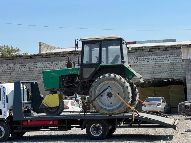 В Джизаке фермер не платил налоги и остался без трактора