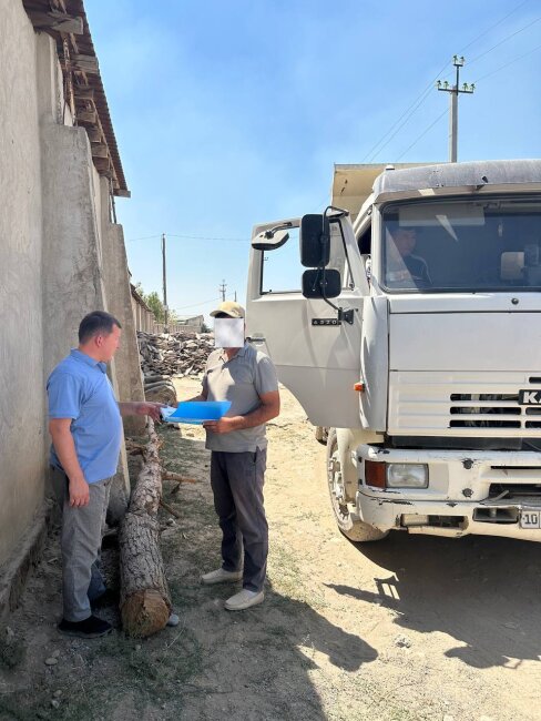 В Бектемирском районе выявлен водитель грузовика, который сбросил строительный мусор на берегу Чирчика