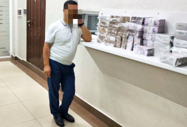 Глава частного предприятия в Андижане принёс в БПИ 3 млрд сумов наличными, чтобы погасить долг по налогам