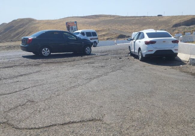 В Андижане столкнулись автомобили «Onix» и «Lacetti»