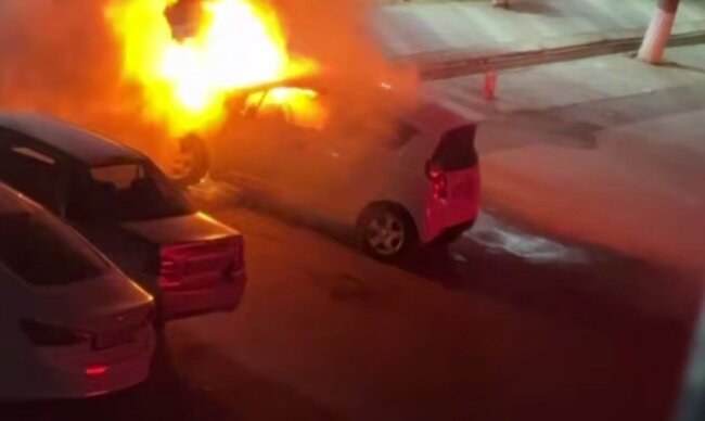 Ночью в Мирзо-Улугбекском районе загорелся автомобиль «Spark»