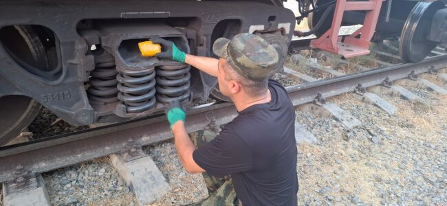 Сотрудники таможни в Сурхандарье выявили наркотики в колёсной паре железнодорожного вагона