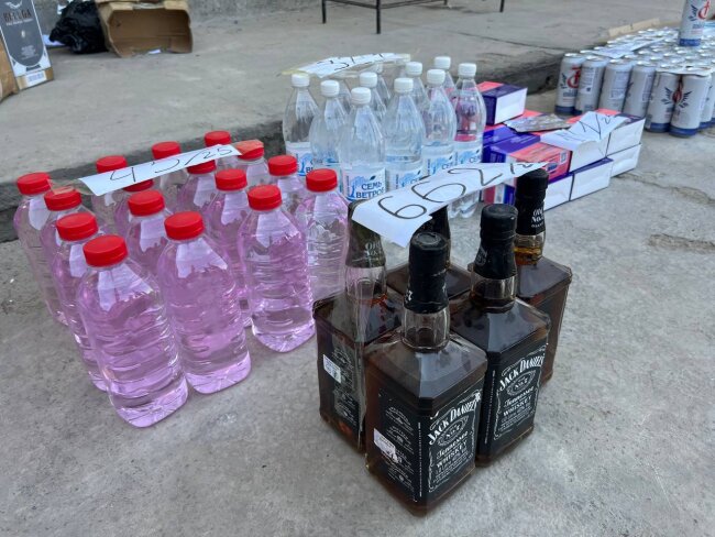 В Ташкенте уничтожили Jack Daniels и другие незаконно ввезённые товары